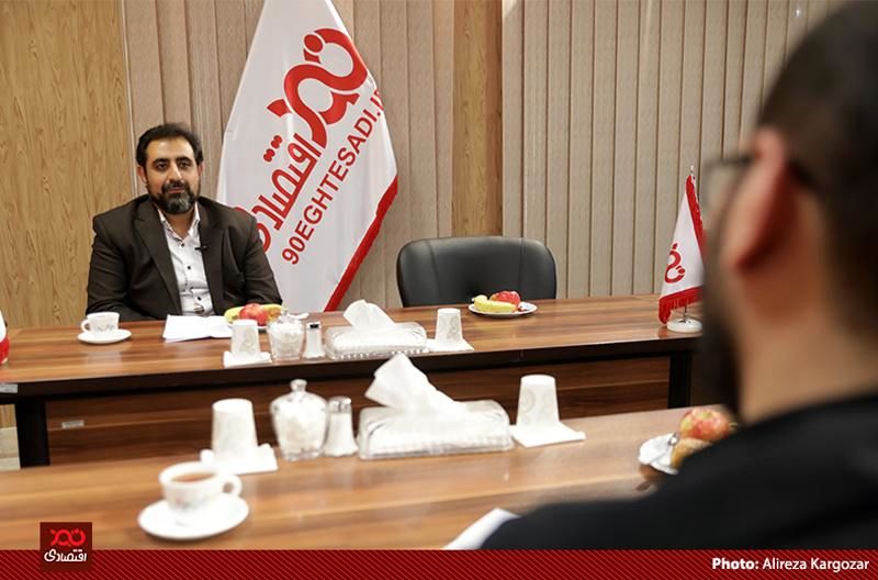 به راحتی می‌توان گوشت را با قیمت 40 هزار تومان از کشورهای همسایه وارد کرد/ به نظر میرسد آقای روحانی از شرایط اقتصادی کشور خوشحالند/ فردی مثل نهاوندیان کوچکترین اطلاعی از مدیریت کشور در شرایط بحران ندارد/ فرهاد نیلی با نفوذ برادرش به بانک جهانی رفت و می‌خو