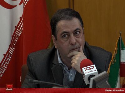 بنیان بازار نرخ ارز را تعیین می‌کند/ انتظارات و ریسک‌های سیاسی فقط می‌توانند چند هزار تومان به آن اضافه و یا کم کنند