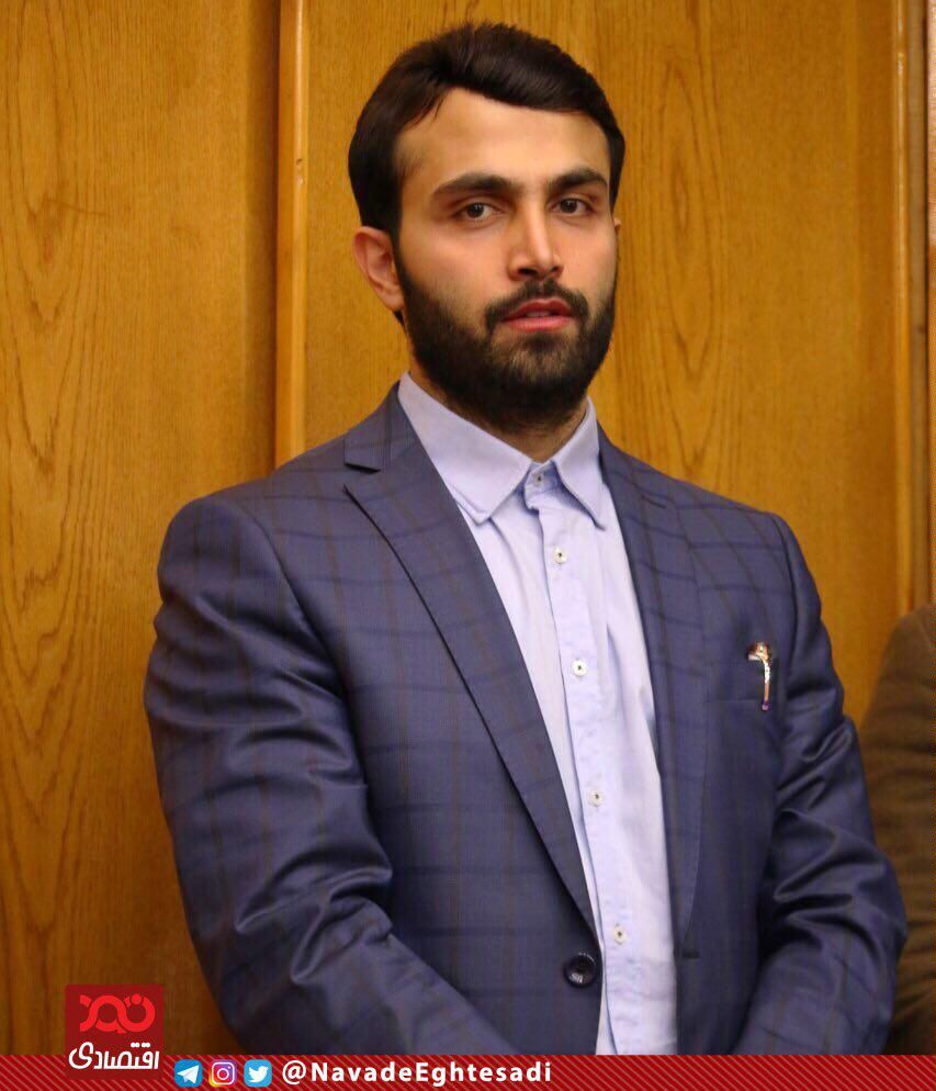 برادرزاده‌ی همسرِ رئیس دفتر رئیس جمهور ۲ شغله از آب درآمد!/ قرارداد تبلیغاتی ۲۹ میلیاردی شرکتی که ۱۹ میلیارد بدهی دارد!