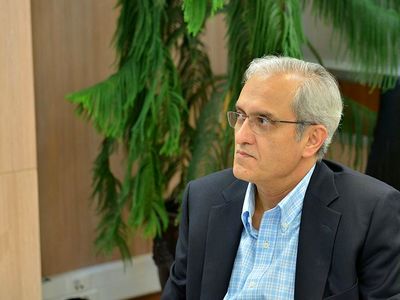 ثبات قیمت دلار باید طولانی مدت باشد تا تاثیر خود را بر اقتصاد کشور بگذارد/ نبود تقاضا قیمت ارز را پایین آورده