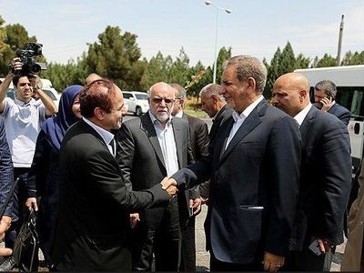 سهامداری بیمه مرکزی در شرکت‌های داروسازی، پتروشیمی و ساختمان سازی!/ آیا بیمه مرکزی می‌تواند بنگاه‌داری کند؟