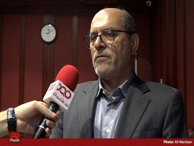 بررسی لایحه تجارت در یک فرصت کوتاه ۱۳۳ بند را تصویب کردند، که حتی خواندن آن‌ها از روی متن هم زمان زیادی می‌برد