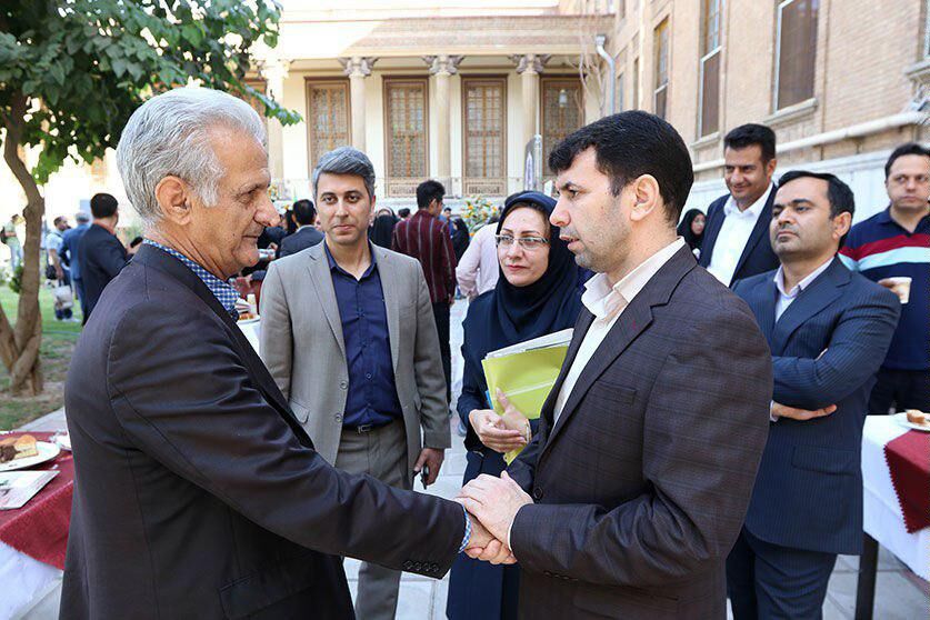 حضور همزمان رئیس دفتر مدیرعامل بانک ملی در هیات مدیره هلدینگ وابسته به بانک ملی!