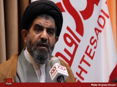 نباید مناطق آزاد از دادن مالیات معاف شود