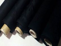 قیمت هر متر چادر مشکی بین ۲۰۰ هزار تا یک میلیون تومان است