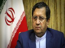 بازدید سرزده رئیس کل بانک مرکزی از صرافی‌های خیابان فردوسی