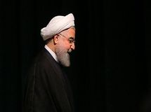 من بلد نیستم کاری به دنیا نداشته باشم و برای حل مشکلات فقط به داخل نگاه کنم