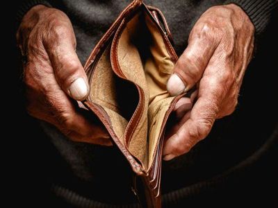 دستمزد کارگران ایرانی روزانه فقط 6 دلار است