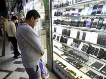 گوشی تلفن همراه مورد نیاز بازار توسط شرکتهای وارد کننده تامین میشود
