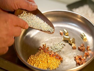 آخرین قیمت روز ارز، سکه، دلار و فلزات گرانبها در 5 اسفند