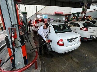 فروش بنزین بعد از سهمیه بندی ۳۰ درصد کاهش یافت