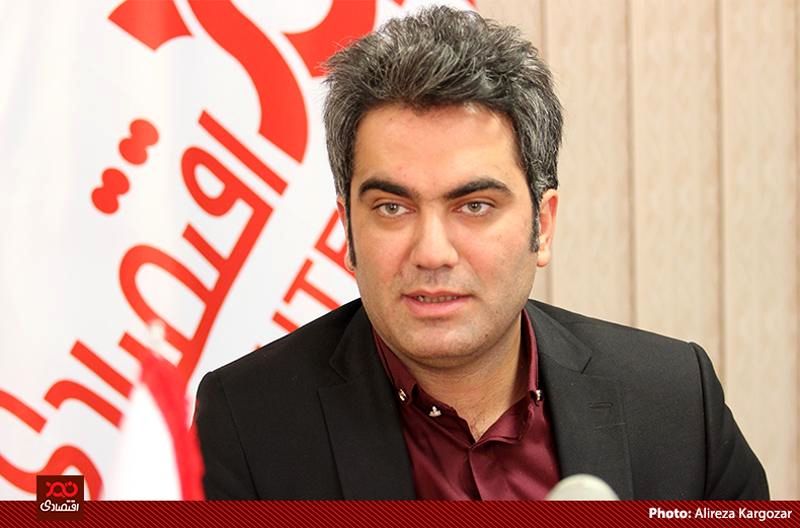 حرف‌های همتی در مورد بازار ارز فقط یک ادعاست/ چرا بانک مرکزی توان کنترل معاملات در حد ۵۰۰ هزار دلار را ندارد؟