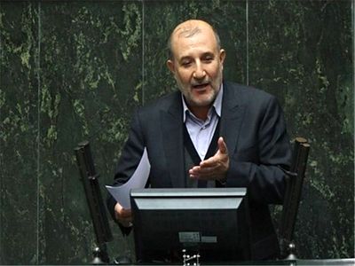 وام یک میلیونی را به بچه رئیس کل بانک مرکزی هم بدهند، قهر می‌کند، این وام به چه دردی می‌خورد؟