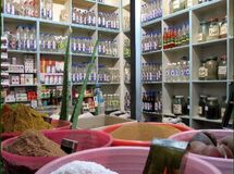 بیش از ۴۰ روز است تعطیلیم/دولت مالیات کسبه را ببخشد