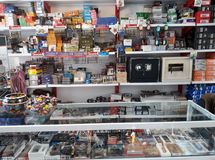 دولت وقتی میگوید مغازه ها را ببندید، حداقل تمهیداتی هم برای معیشت ما فراهم کند