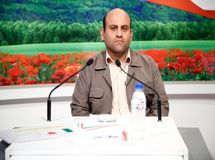 تشکیل وزارت بازرگانی حرکت به سمت مقابله با "جهش تولید" است/ تیم اقتصادی دولت همچنان پیگیر تشکیل این وزارتخانه است