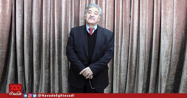 دلار ۴۲۰۰ تومانی جهانگیری اعتماد مردم را به سپرده گذاری در بانکها کاهش داد