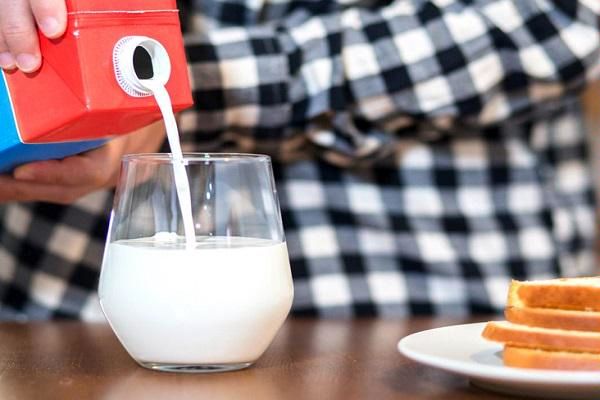 فاصله معنادار قیمت هر لیتر شیر تولیدی در گاوداریها با بازار مصرف + نمودار
