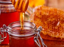 صادرات عسل به صفر رسید/ سیاست گذاری‌های وزارت صمت در خدمت واردات است