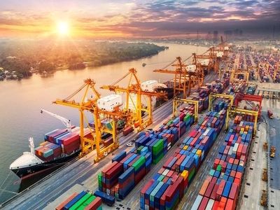 انتقاد تولیدکنندگان پوشاک از افزایش بی رویه تعداد مناطق آزاد