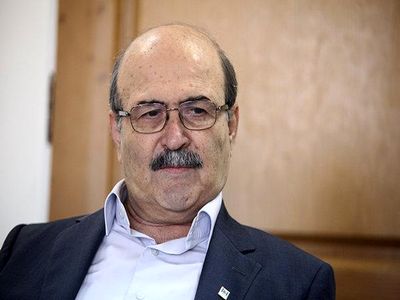 کسانی که در وزارتخانه‌ها و شرکت‌های دولتی پست‌های مهمی دارند با رانت اطلاعاتی به بورس آمده‌‌اند