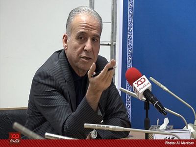 متخلفان صادراتی همان‌هایی هستند که با دولتی‌ها نشست و برخاست دارند