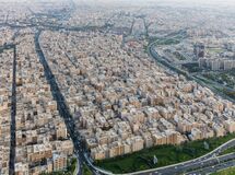 ۸.۵ درصد خانوارهای کشور تجربه زیستن در یک واحد مسکونی به صورت اشتراکی را دارند/ رشد قابل توجه اجاره نشینی از ۹۷ به بعد