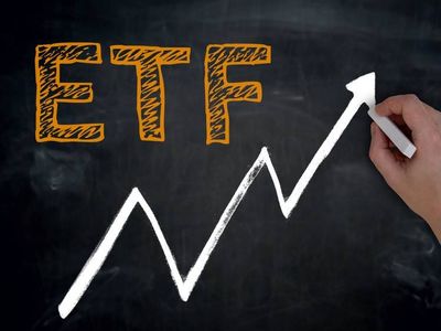 پاسخگویی مدیران و کارشناسان شرکت کارگزاری بانک ملی ایران به سوالات مشتریان درباره سهام عدالت و ETF