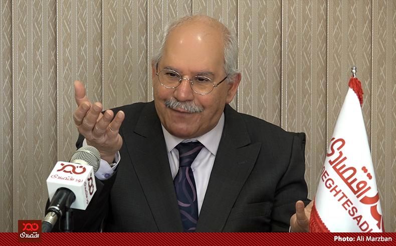 وقتی دولت در صرافیهای خودش قیمت دلار را ۲۱ هزار تومان تعیین میکند، توقع دارید قیمت ارز در بازار چقدر باشد؟