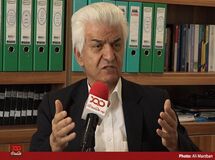 چرا کسانی که نفت فروختند و نتوانستند ارز آن را به کشور بازگردانند، خائن نیستند؟