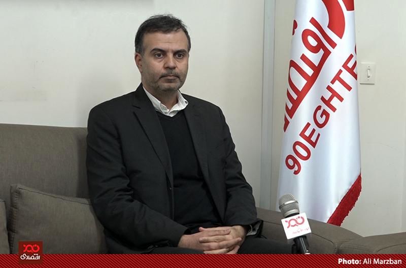 منافع دولت در گرو افزایش نرخ ارز است/ دولت با یک روند غیر منطقی به دنبال افزایش شاخص بورس است
