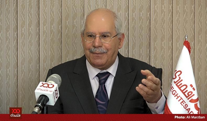 دولت به جای تغییر واحد پولی مشکل تولید را حل کند