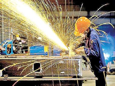 کاهش فعالیت‌های صنعتی در مرداد ماه/ شامخ بخش صنعت به ۴۸.۰۶ رسید