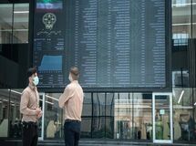 "مدیر" به بورس می‌آید