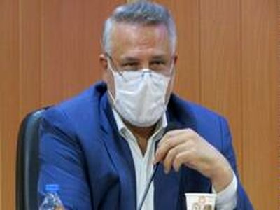 رزم حسینی که ۲ دهه در کانادا زندگی کرده نمی‌تواند دم از مردمداری و نظام بزند