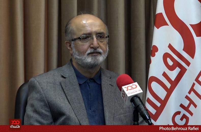 دولت راه حلی برای پشت سر گذاشتن جنگ اقتصادی ندارد/ نرخ سود بانکی باید تغییر کند