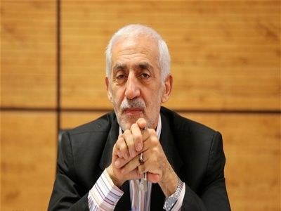 با فوتبال مردم را سرگرم می کنند/پا گذاشتیم روی گلوی مردم!