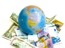دولت‌های نهم و دهم موفق‌تر از دولت روحانی و خاتمی در جذب سرمایه خارجی/ دولت روحانی با شعار جذب سرمایه خارجی آمد، اما برعکس عمل کرد