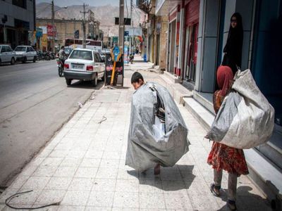 فیلم/استفاده پیمانکار از کودکان کار در تفکیک زباله