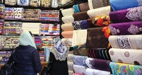 ورشکستگی پارچه‌فروشان در اثر رکود و افزایش واردات/ افزایش 50 درصدی چک‌های برگشتی در صنف پارچه فروشان/ دولت تعرفه واردات پوشاک را از 200 به 55 درصد کاهش داد