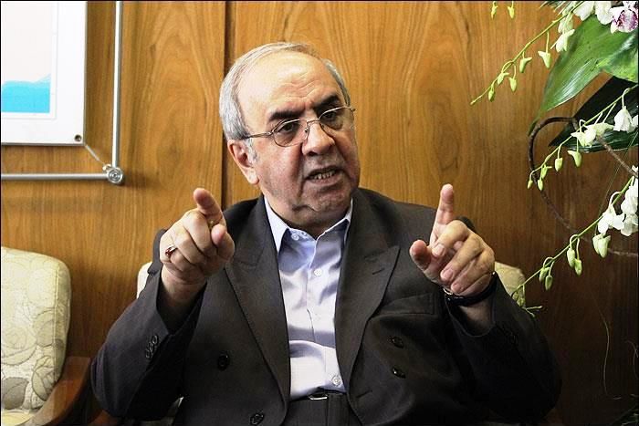 معظمی: نمی‌شود که کار کنیم و فحش هم بخوریم!/ دستگاههای نظارتی بیخودی برای ما محدودیت درست می‌کنند