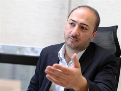 لزومی ندارد که وزیر اقتصاد حتما اقتصاددان باشد/ او از معدود مدیران جمهوری اسلامی است که کتاب می‌خواند