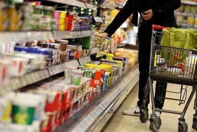 مخالفت مدیرکل تعزیرات استان تهران با بخشنامه نعمت زاده: نمیتوان قیمت را از روی کالاها حذف کرد