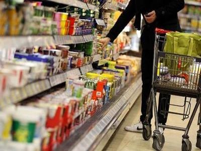 مخالفت مدیرکل تعزیرات استان تهران با بخشنامه نعمت زاده: نمی‌توان قیمت را از روی کالاها حذف کرد