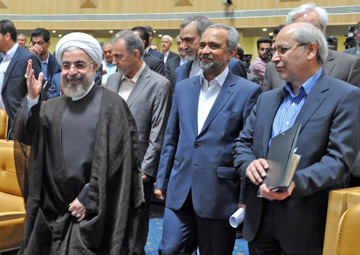 تیم اقتصادی دولت دوازدهم شامل 12 سرتیب بدون فرمانده است/ نقاط ضعف و قوت دولت یازدهم را باید به حساب مسعود نیلی گذاشت