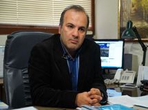 به دولت دوم روحانی خوش بین نیستم/ خسارت دولت روحانی به بانک‌ها کمتر از دولت قبل نیست