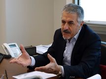 پیگیری موضوع خودکفایی و حمایت از تولید داخلی اشتباه است/ نمیتوانیم تولیدات با ارزش افزوده بالا تولید کنیم!