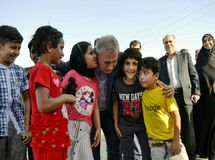 نجوای کودک بوشهری در گوش وزیر تعاون