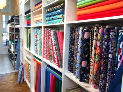 لباس‌های ایرانی در انبارها خاک میخورد، برای برندهای ترک مجوز واردات صادر می‌شود