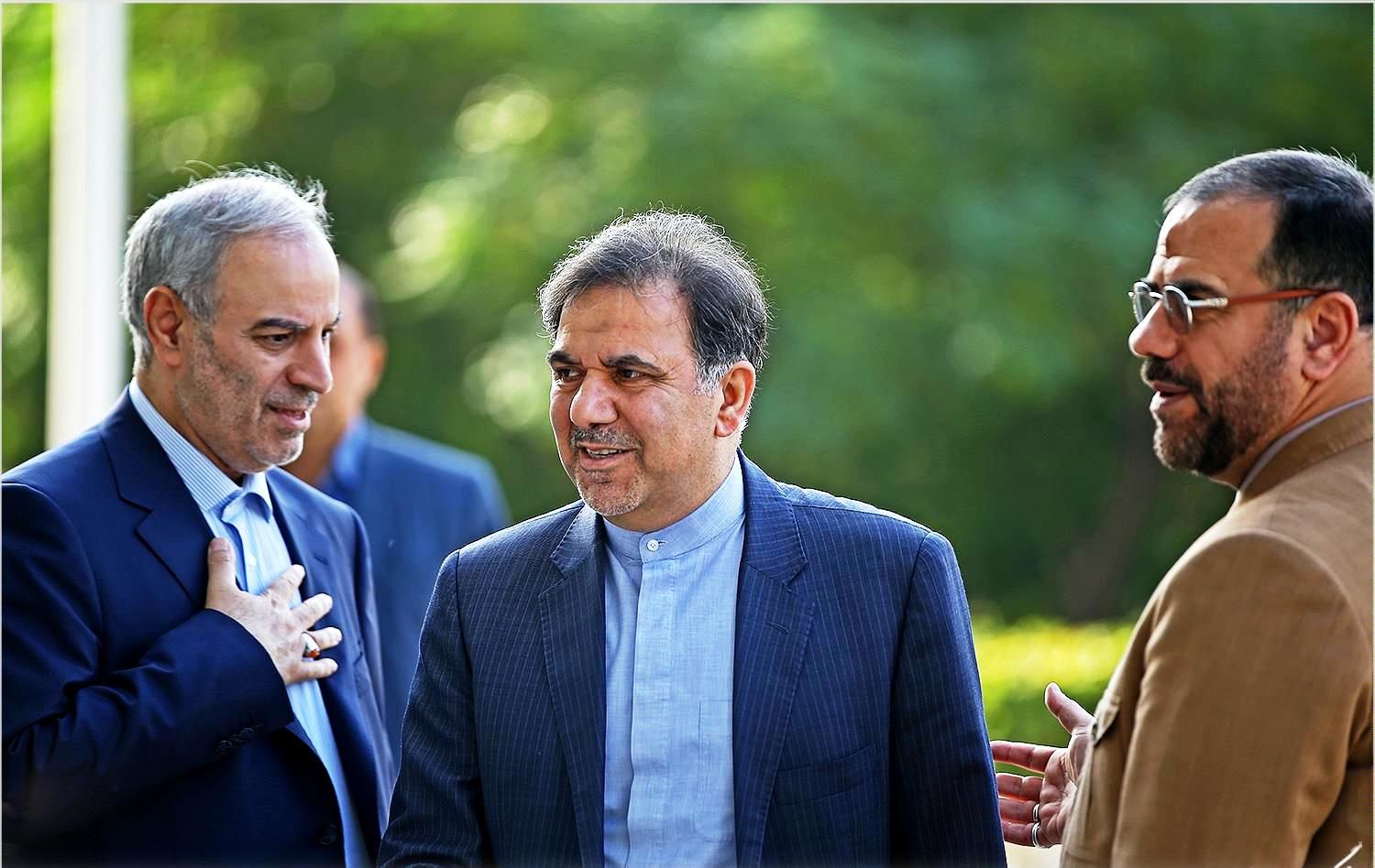 وزیر راه و شهرسازی: نمی‌توانیم قیومیت مردم در بازسازی مناطق زلزله‌زده بر عهده بگیریم